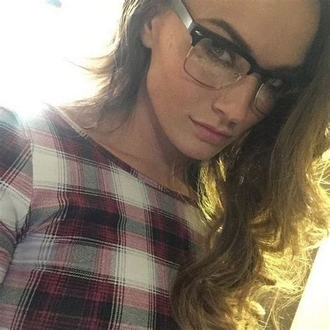 hot girls with glasses are always appreciated barnorama