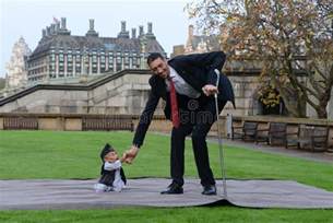 London World S Tallest Man And Shortest Man Meet On Guinness World