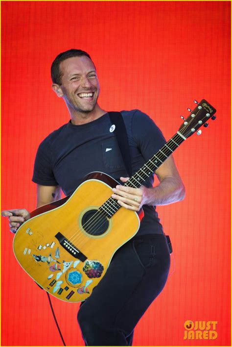 chris martin makes surprise appearance during kylie minogue s set at