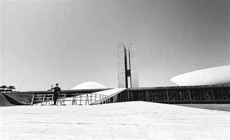 브라질 전국 대회 오스카 니마이어가 설계한 건물 그것은 하원 의원실과 연방 상원에서 구성됩니다 브라질리아 연방 지구 브라질
