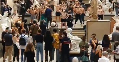Les Femen Manifestent Au Musée D Orsay