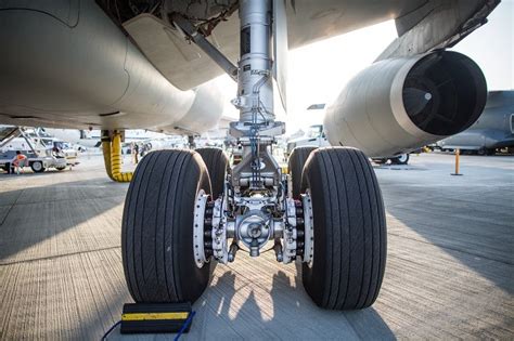 heavy load   landing gear works  airplanes  points guy