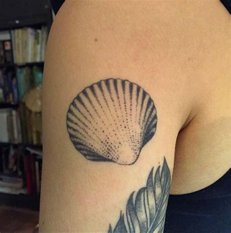 45 Beautiful Seashell Tattoos You Ll Love Tattooblend
