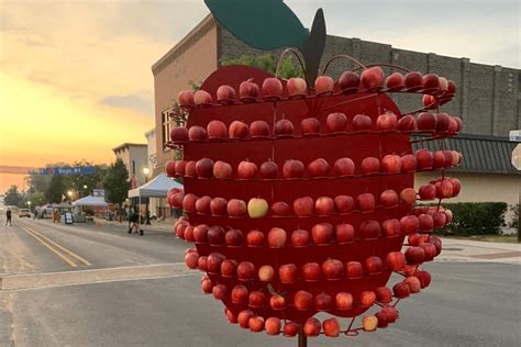 8 best fall apple festivals in michigan in 2023
