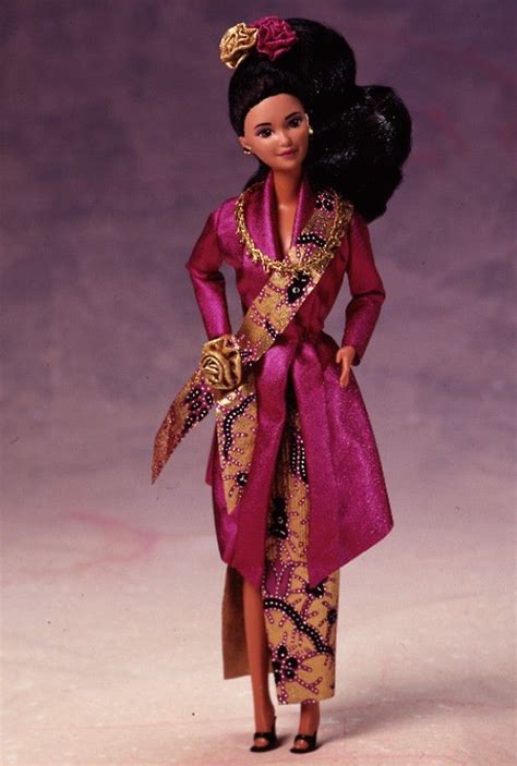 Malaysian Barbie Doll  640×950 Colección De Barbie Trajes
