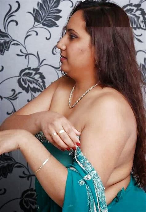 naughty indian bhabi showing sexy figure