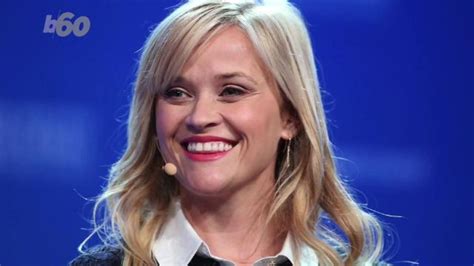 Reese Witherspoon Visits Her Old Dorm Room And It S Adorable