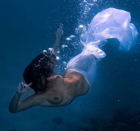 underwater erotica incredibly beautiful 35 pics