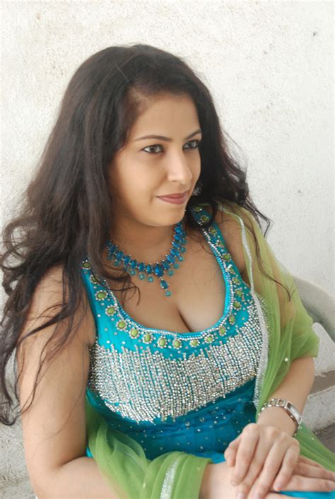 blog5 tamil actress anusha hot exposing photos stills gallery
