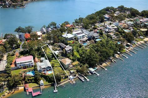 exclusive deep waterfront land holding   georges river evolve property