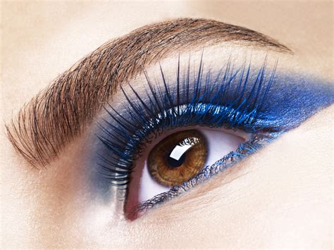 here s how to actually pull off blue eye shadow health