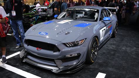 video ford mustang gt    sema show