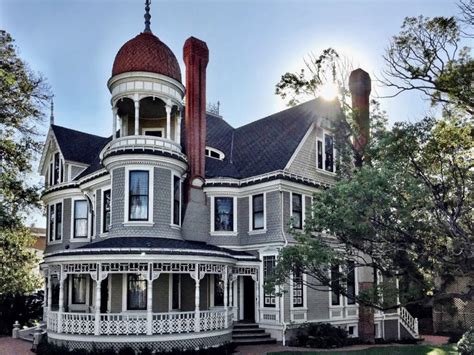 defining  house style    victorian home