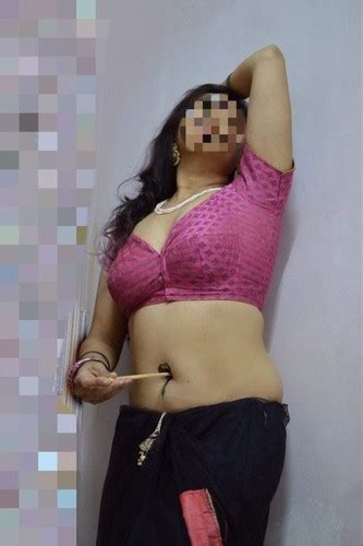 desi hot assam bhabhi exposed deep navel sexy saree picture aunties nude club