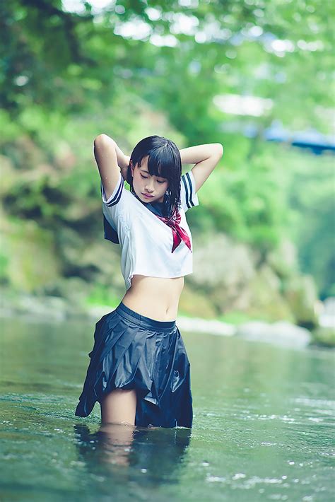 青山绿水间 湿身美少女 日本jk制服美少女摄影第二弹 涨姿势