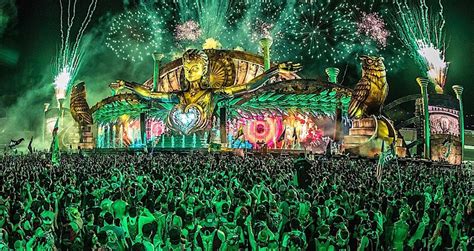 top 10 biggest music festivals in the world best festivals in the world
