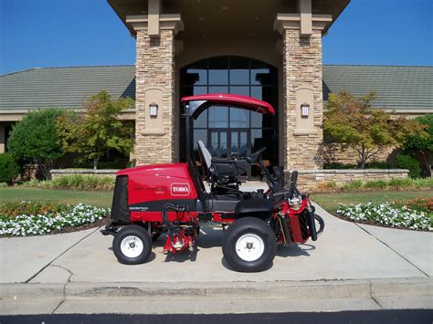 bears  atlanta golf  maintenance celebration bermudagrass   fairway mower