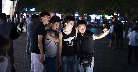 China Investigates Sex Tape Made In Beijing Uniqlo Store Cbs News
