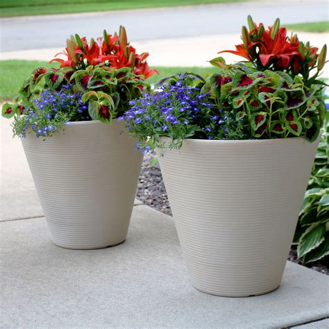 sunnydaze walter outdoor flower pot planter white