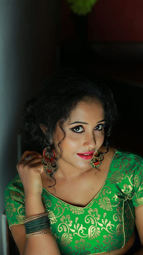 Anusha Nair Mallu Actress Seductive Hd Phone Wallpaper Pxfuel