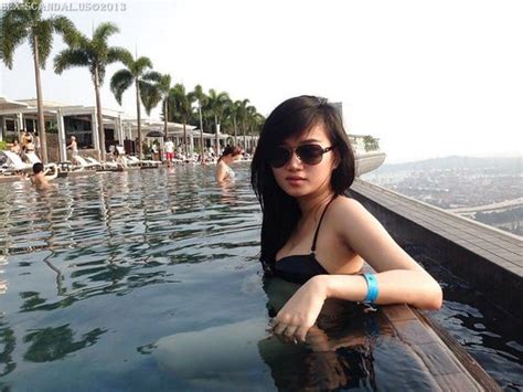 download amateur chinese girl travelling to singapore