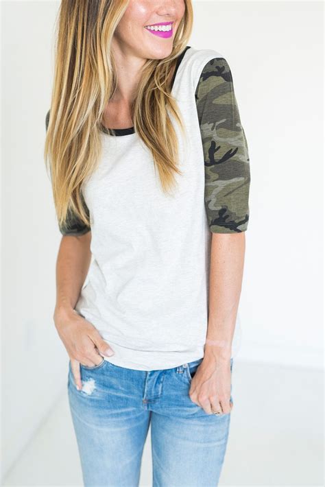 a cute basic tee that can easy pair with jeans for a