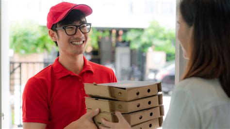 Pizza Hut Delivery Man Gets New Car As Tip Big 95 Jt