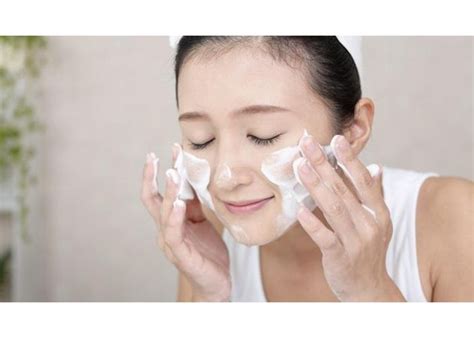 rekomendasi facial wash  kulit berminyak   chirpstory