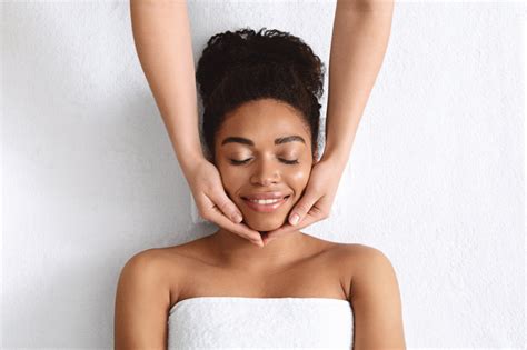 The 6 Best Spa Treatments For Acne Prone Skin