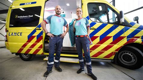 nieuwe kleding voor ambulancemedewerkers