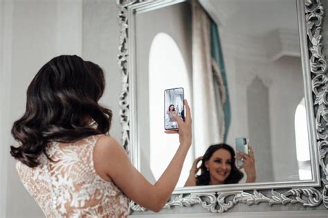 How To Take Perfect Mirror Selfies Tips And Tricks