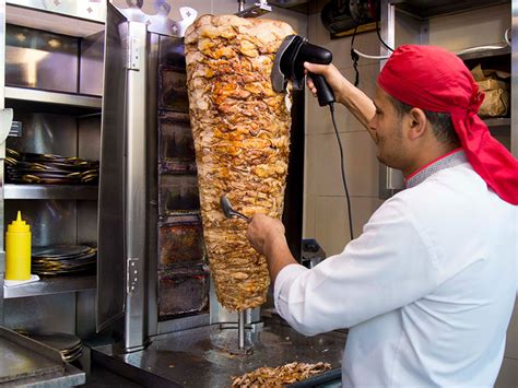 lebanese defend man caught stealing shawarma mena gulf