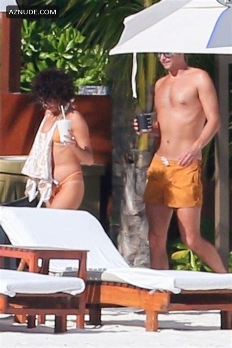 Sarah Hyland Sexy With Her Beau On The Beach At Their Hotel Together