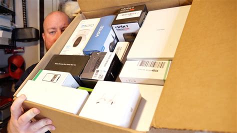 whats     amazon customer returns electronics mystery box youtube