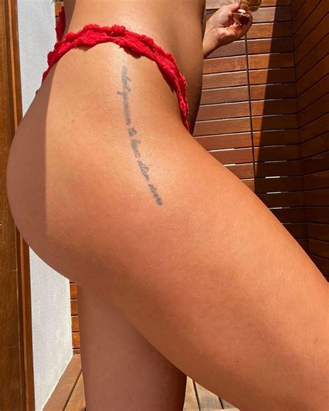 louisa johnson again showed off a sexy figure in a