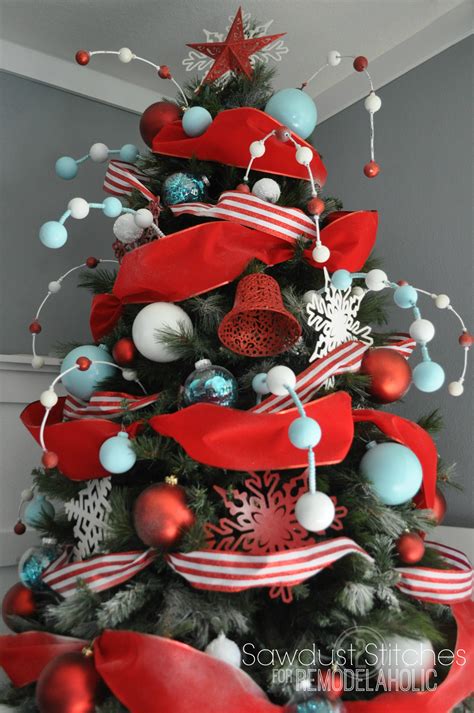 remodelaholic   decorate  christmas tree