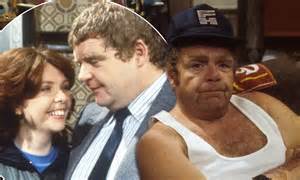 geoffrey hughes dead corrie actor 68 dies after two year battle with prostate cancer daily