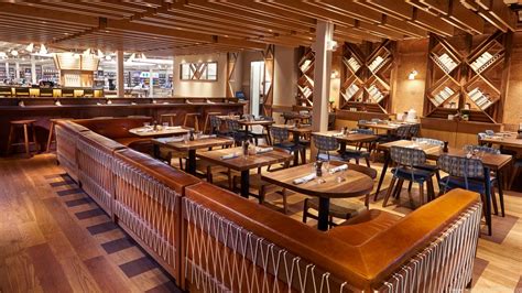 barnes  noble opens  concept store  restaurant  edina minneapolis st paul