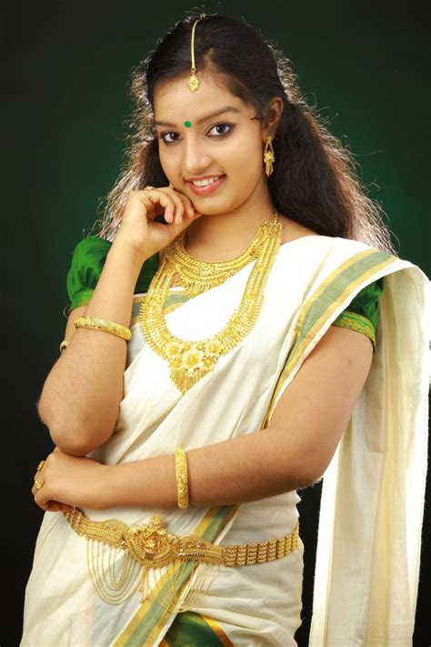 Redwine Malayalam Mallu Actress Tv Serial Anchor Malavika