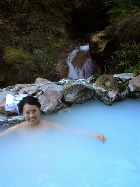 onsen hot spring addict in japan return to the hot springs for swallows