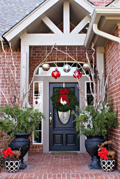memorable ideas  christmas front door decoration