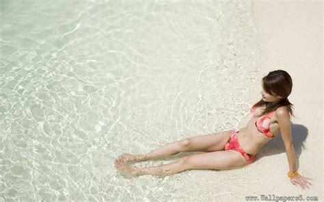 one in twenty japanese people sunbathe nude how does
