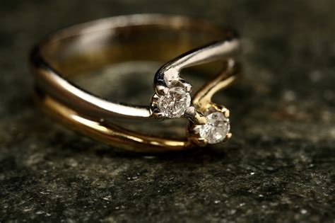 gouden ring met diamant verstuurd  bubbeltjesenvelop blue ocean juristen