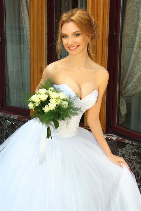 find a single russian women and make her your hot russian bride
