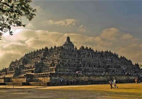 Sejarah Candi Borobudur Lengkap Asal Usul Letak Relief Dan Fungsinya