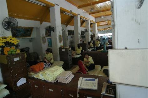 wat pho thai traditional massage school bangkok thailand