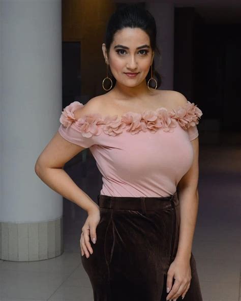 anchor manjusha beautiful stills at disco raja movie