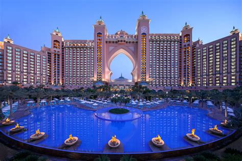 futuristic hotels atlantis the palm in dubai hotel tourmini
