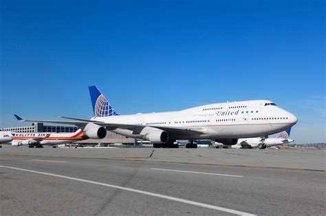 united airlines completes   boeing  flight