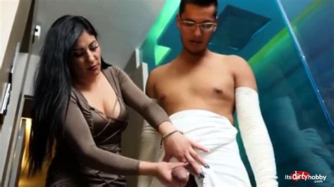 Mom Helps Injured Son Pee Drtuber